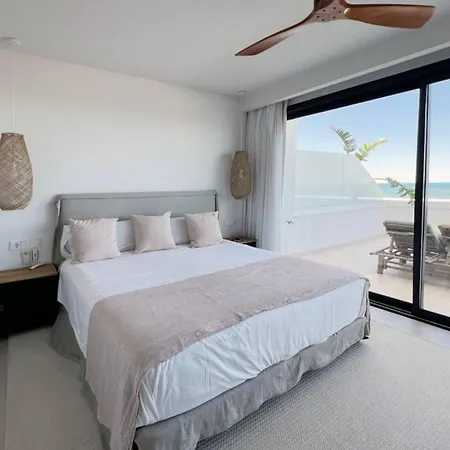 Sea View Luxury Penthouse Deveses Lägenhet *